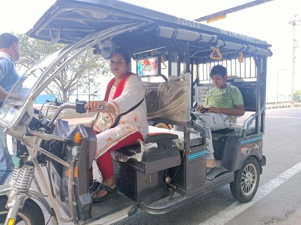Jyoti Verma E-rikshaw driver bhopal 1